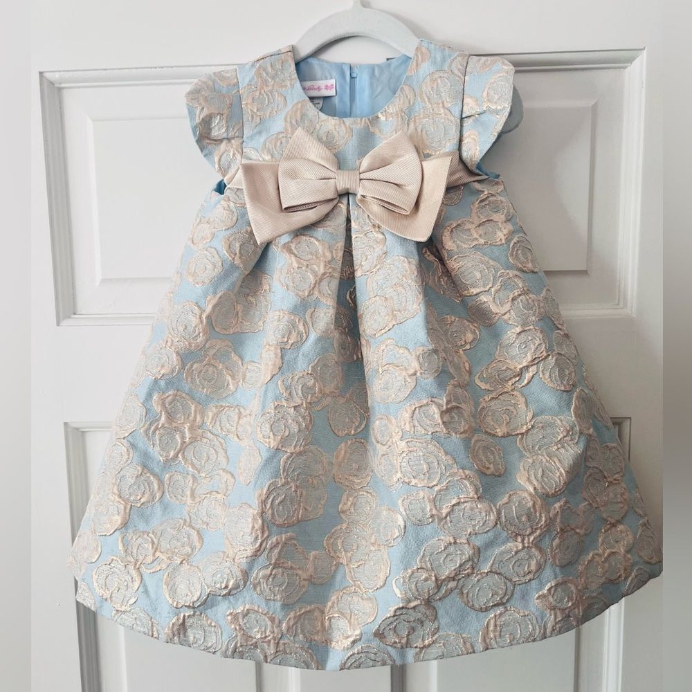 Dress with bow detail
